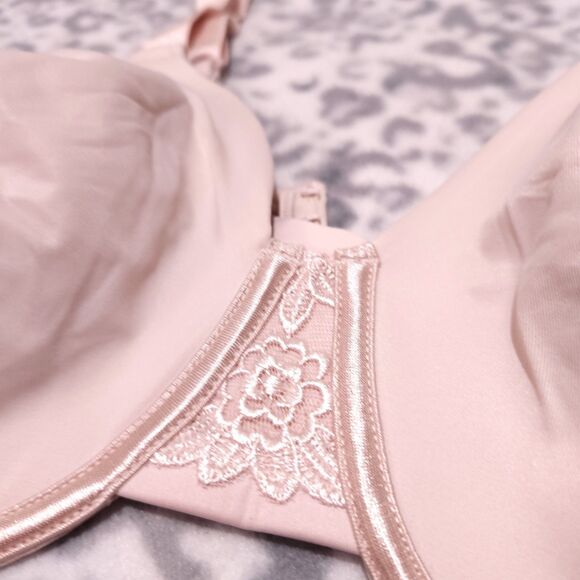 Vanity Fair Bra Size 44C 2pcs One Pink One White!! New Underwire Style 76080 - Picture 6 of 15